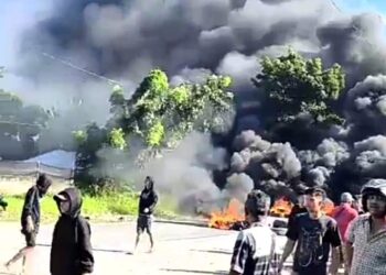 Memanas!!, Diduga Puluhan Preman Bayaran Serang Warga H. Anif Dan 2 Unit Mobil Terbakar