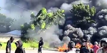 Memanas!!, Diduga Puluhan Preman Bayaran Serang Warga H. Anif Dan 2 Unit Mobil Terbakar