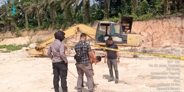 Polsek Tapung Kampar Segel Lokasi Diduga Penambangan Bebatuan Ilegal