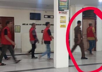 Diistimewakan Oleh Jaksa, 5 Terdakwa Pembantai Supir Truk PT Key Key Tak Diborgol, PH : Equality Before Of Law, Aswas Harus Turun Tangan