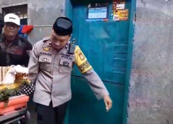 Bhabinkamtibmas Polsek Tamalate Muh. Ruslan Melayat Ke Warga Yang Meninggal Dunia