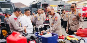 Dukung Antisipasi Karhutla, Kapolda Sumsel Periksa Kendaraan Dan Sarana Peralatan Pemadam Api