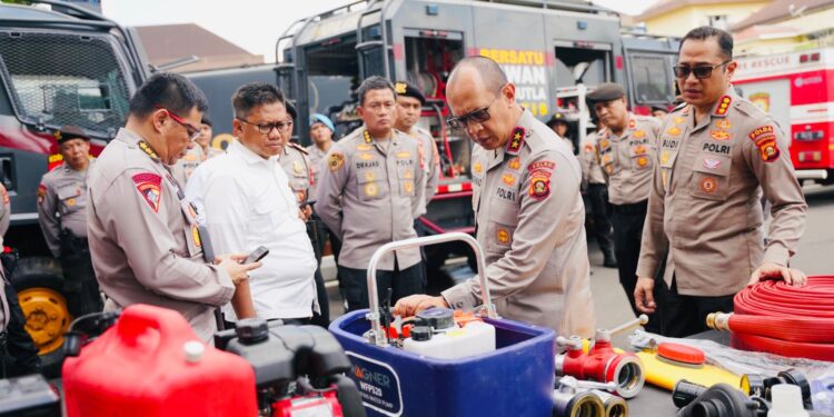 Dukung Antisipasi Karhutla, Kapolda Sumsel Periksa Kendaraan Dan Sarana Peralatan Pemadam Api