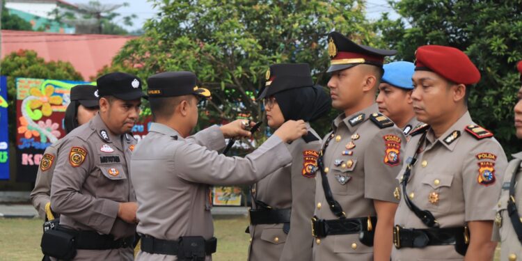Kapolres Kampar Ronald Sumaja Pimpin Sertijab 4 Kasat Kapolsek Tambang