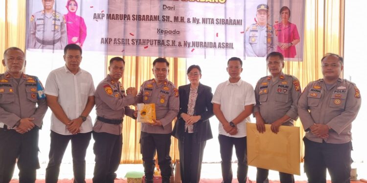 Kenal Pamit Kapolsek Tambang Berlangsung Haru, Marupa Tak Kuasa Menahan Tangis