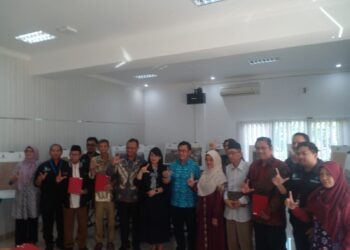 Penyerahan Bantuan Preservasi/Perbaikan Naskah Kuno Pemilik Paskah Kuno Kota Palembang