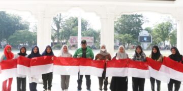 Dandim 0104/Aceh Timur Bersama Ketua Persit Hadiri Senam Pagi Dan Launching Gerakan 10 Juta Bendera Merah Putih