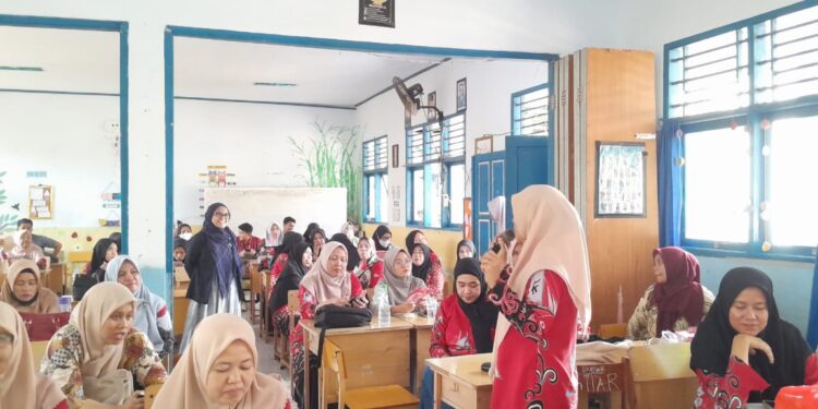 Risma Asriani Azis Genisa Menjadi Narasumber Penguatan P5 Dan PPRA Di KKGU Kecamatan Moncongloe