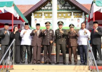 Sekda Aceh Tengah Subhandhy Hadiri Upacara HUT Bhayangkara Ke-78