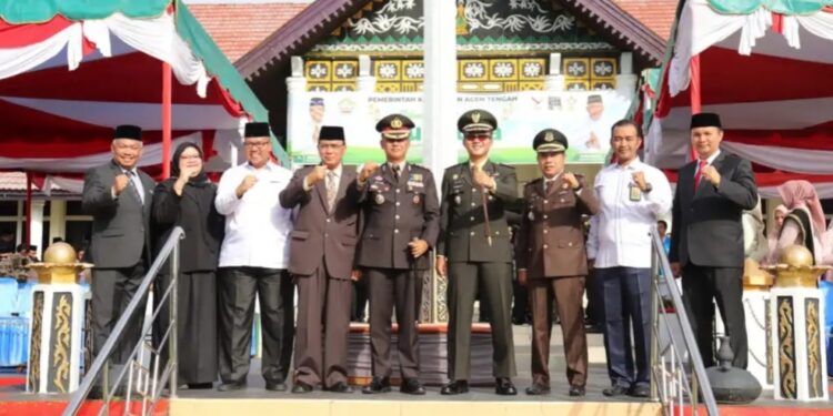 Sekda Aceh Tengah Subhandhy Hadiri Upacara HUT Bhayangkara Ke-78