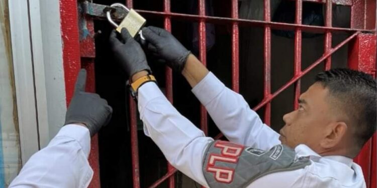 Tingkatkan Keamanan, Lapas Kutacane Lakukan Pergantian Gembok Kamar Hunian