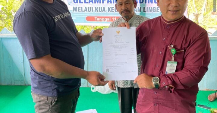 Penyerahan Sertifikat Produk UMKM Halal Kampung Glp Gading Jenis Produk Tape Ubi,Gula aren,Keripik Ubi,Kerupuk Opak.