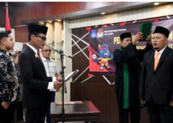 Pj Walikota Syaridin Melantik Serta Mengambil Sumpah Pergantian PAW Anggota KIP