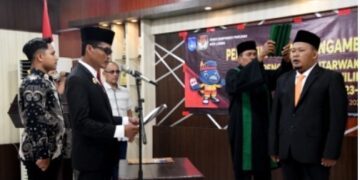 Pj Walikota Syaridin Melantik Serta Mengambil Sumpah Pergantian PAW Anggota KIP