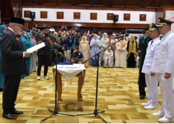 Pj Gubernur Aceh Bustami Hamzah Lantik 3 Pj Bupati Serta Penyerahan Perpanjangan SK