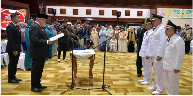 Pj Gubernur Aceh Bustami Hamzah Lantik 3 Pj Bupati Serta Penyerahan Perpanjangan SK