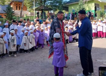 Sekolah Sunnah An- Najah Melaksanakan Prosesi Edet Gayo I Serahen Ku Guru