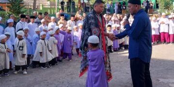 Sekolah Sunnah An- Najah Melaksanakan Prosesi Edet Gayo I Serahen Ku Guru