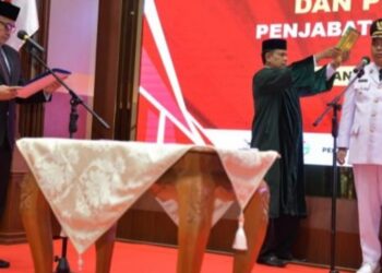 Pj Gubernur Aceh Bustami Hamzah Lantik Teuku Reza Fahlevi Sebagai Pj Bupati Simeulue