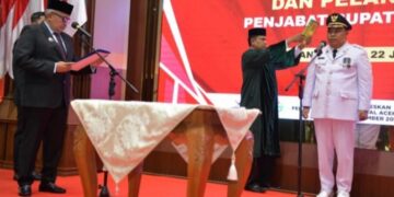 Pj Gubernur Aceh Bustami Hamzah Lantik Teuku Reza Fahlevi Sebagai Pj Bupati Simeulue