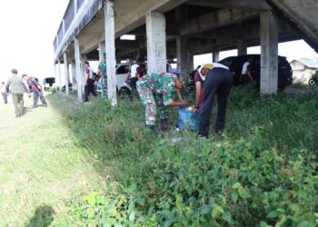 Polres Bener Meriah Bersama TNI dan Dinas Kebersihan GoRo Bersihkan Lapangan Pacuan Kuda Menjelang PON XXI
