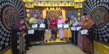 6 Puskesmas Dan 4 Nakes Dinkes Aceh Tengah Terima Penghargaan Malam Resepsi HUT RI Ke 79