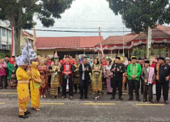 Meriahkan Karnaval HUT RI Ke-79, Kapolres Aceh Tengah Hadir Beri Semangat Kepada Peserta Pawai 