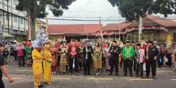 Meriahkan Karnaval HUT RI Ke-79, Kapolres Aceh Tengah Hadir Beri Semangat Kepada Peserta Pawai 