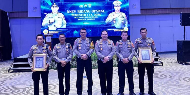Personel Polres Gowa Raih Penghargaan Di Anev Bidang Opsnal Semester 1 TA 2024