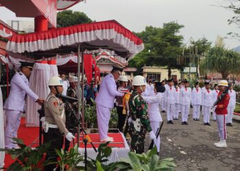 Pj Bupati Aceh Tengah Subhandhy Pimpin Upacara Bendera Merah Putih HUT RI Ke 79