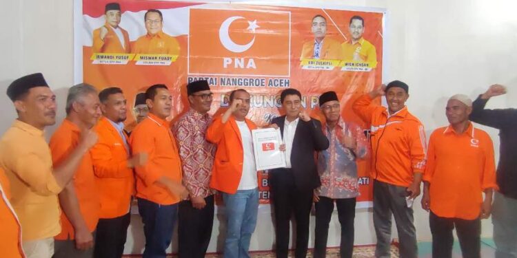 Sah, PNA Bener Meriah Serahkan SK Dukungan Kepada Pasangan Mohd Amin Dan Ridwan MT