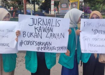 Mahasiswa Lakukan Aksi Di DPRK Aceh Tengah, Salah Satu Tuntutan Copot Sekwan