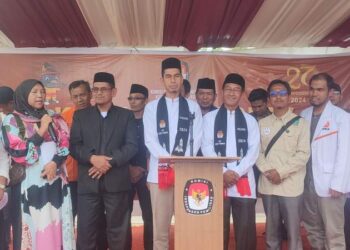 Perdana, Ratusan Massa Mengantar Pasangan “Beriman” Mendaftar Ke KIP Aceh Tengah