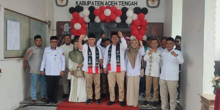 Calon Bupati Dan Wakil Bupati Shabela Abu Bakar – Eka Syahputra Mendaftar Ke KIP Aceh Tengah