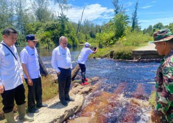 Pj Bupati Aceh Singkil Azmi Tinjau Jalan Putus Di Perbatasan Kuala Baru-Trumon