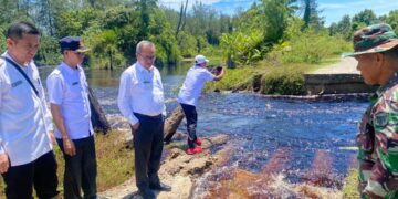 Pj Bupati Aceh Singkil Azmi Tinjau Jalan Putus Di Perbatasan Kuala Baru-Trumon