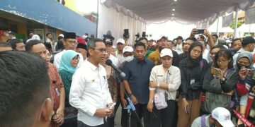 PJ Gubernur Heru Budi Hartono Hadiri Kegiatan PD Pasar Jaya Gelar Bazar Murah