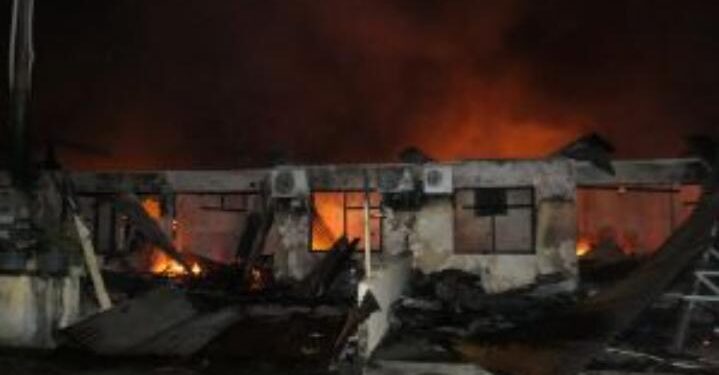 Belasan Rumah Asrama Polisi Di Banda Aceh Kebakaran