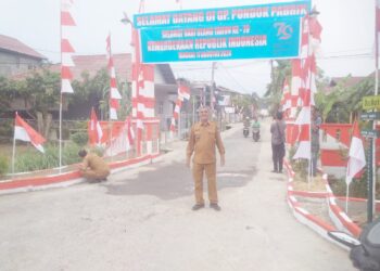 Geuchik Pondok Pabrik Azman MA, SH.MH Memperingati Hari ULang Tahun Repbulik Indonesia Ke -79