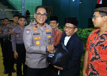 Bagikan Ribuan Paket Sembako, Ops NCS Polri Bawa Pesan Pilkada Damai Di Jawa Timur
