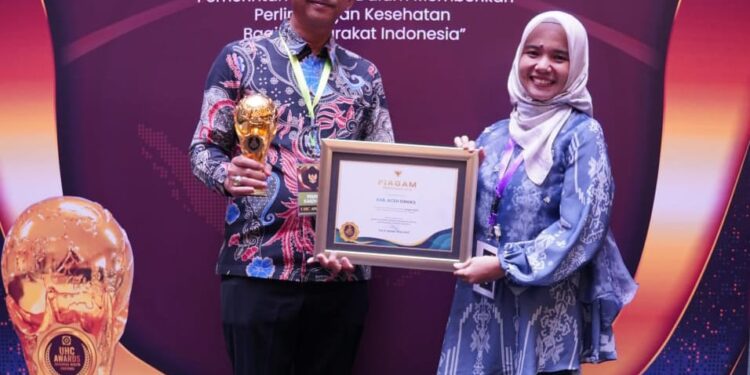 Wapres Ma’ruf Amin Berikan Penghargaan UHC Awards Kepada Pemerintah Aceh Singkil 