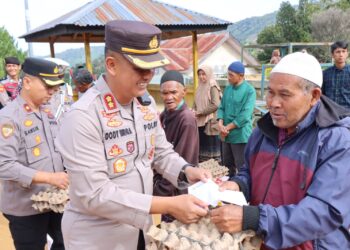 Jumat Barokah, Warga Tanoh Abu Sumringah Terima Paket Sembako Dari Polres Aceh Tengah