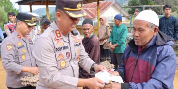 Jumat Barokah, Warga Tanoh Abu Sumringah Terima Paket Sembako Dari Polres Aceh Tengah