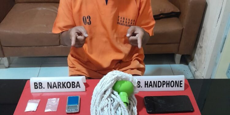 Diselipkan Di ujung Tangkai Sapu, Pelaku 5.53 Gram Sabu di Amankan Satresnarkoba Polres Kampar 