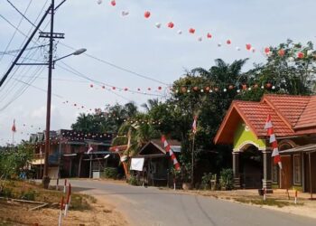 Desa Teluk Paman Sambut HUT RI ke-79 Dengan Menghias Jalan Dan Lomba Futsal 