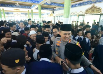 Kapolres Banyuasin Mengunjungi Pondok Pesantren Qodratullah Guna Mempererat Tali Silaturahmi 
