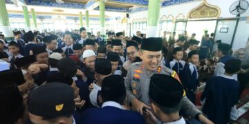 Kapolres Banyuasin Mengunjungi Pondok Pesantren Qodratullah Guna Mempererat Tali Silaturahmi 
