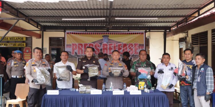 Gelar Press Release Pemusnahan 7 Kg Daun Ganja, Kapolres Siak AKBP Asep : “Kita Menyelamatkan 14.000 jiwa”