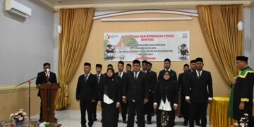 Pengawas Pemilihan Kota Langsa Melantik 15 Anggota Panwascam