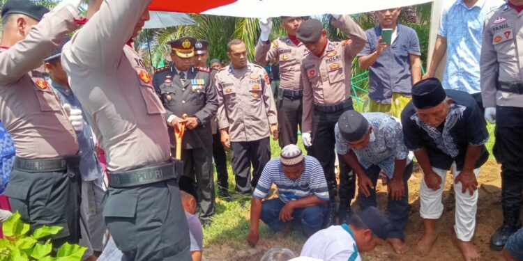 Kapolres Subulussalam Hadiri Pemakaman Personilnya Di Pulo Sarok